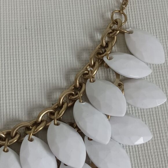 White & Gold Toned Acrylic Pointed Oval Beaded Bib Cluster Statement Necklace - Picture 9 of 12